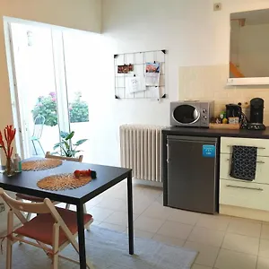 Studio With Terrace In 17th Century House Appartement